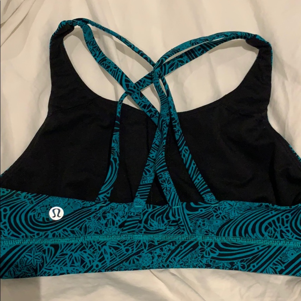 Lululemon sports bra size 6, perfect condition